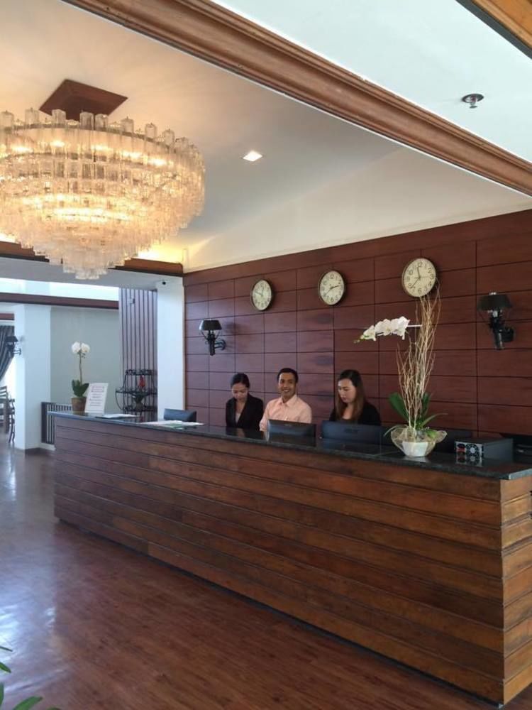 Vista Real Hotel Тагайтай Экстерьер фото