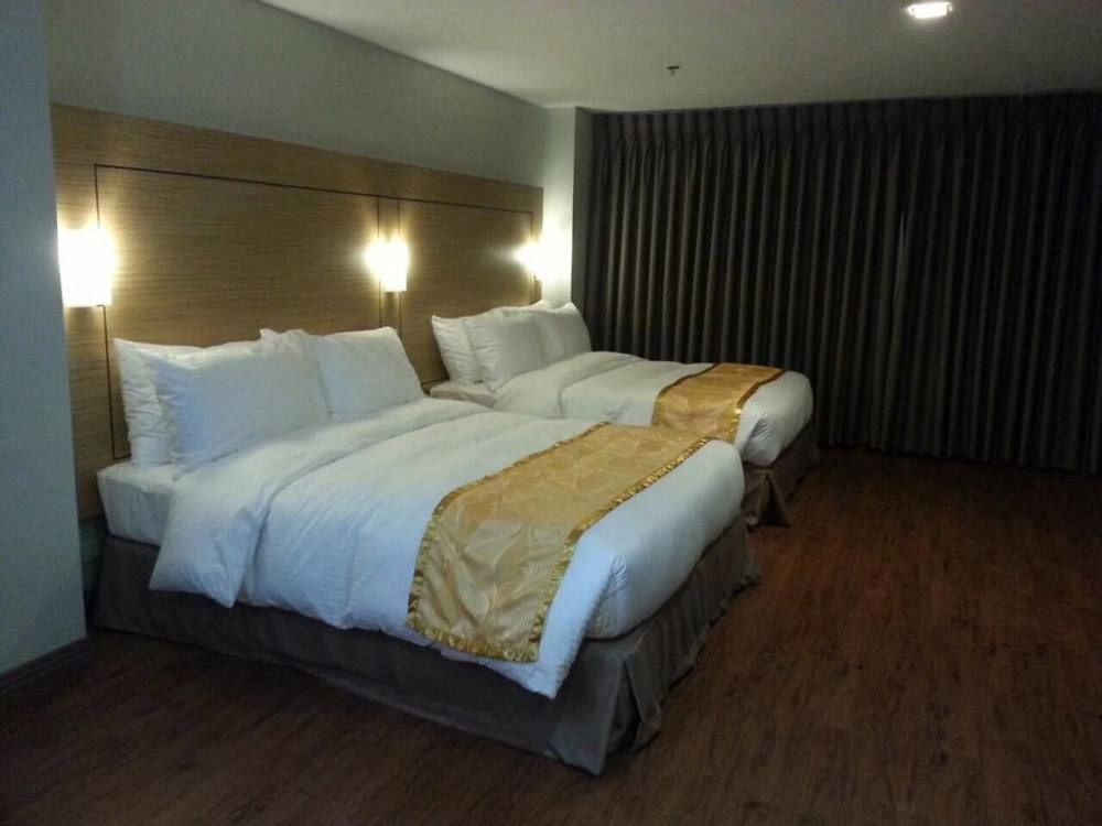 Vista Real Hotel Тагайтай Экстерьер фото