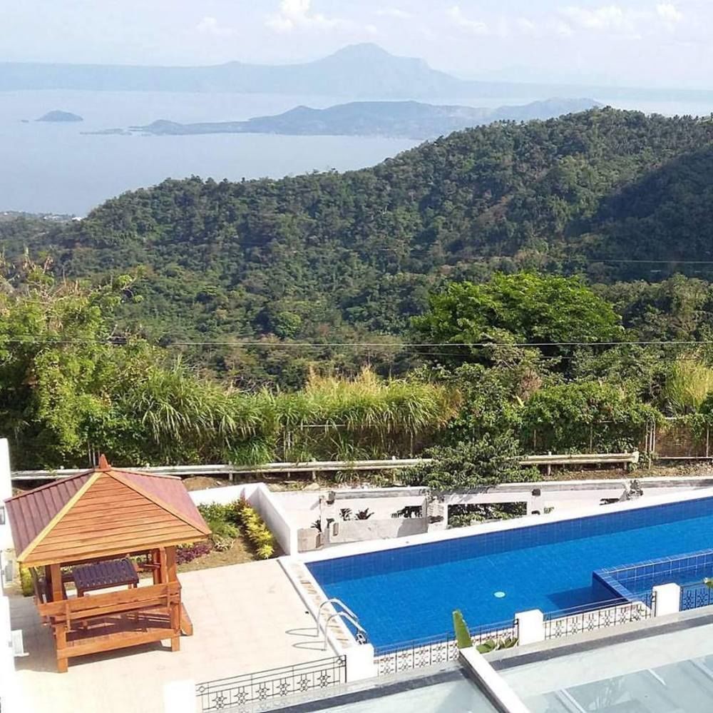 Vista Real Hotel Тагайтай Экстерьер фото