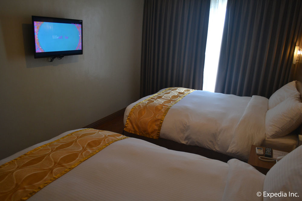 Vista Real Hotel Тагайтай Экстерьер фото