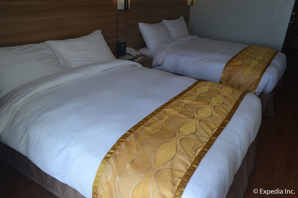 Vista Real Hotel Тагайтай Экстерьер фото