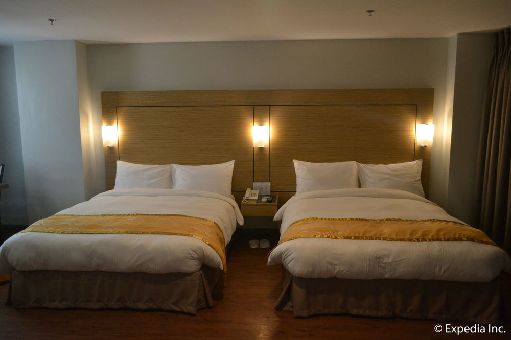 Vista Real Hotel Тагайтай Экстерьер фото