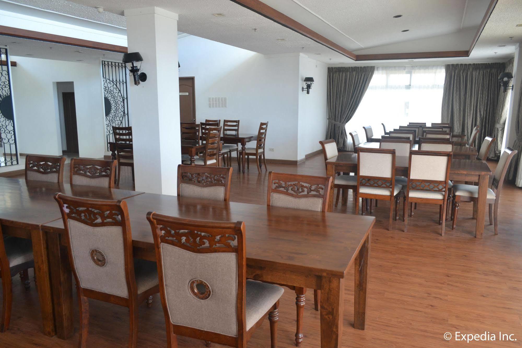 Vista Real Hotel Тагайтай Экстерьер фото