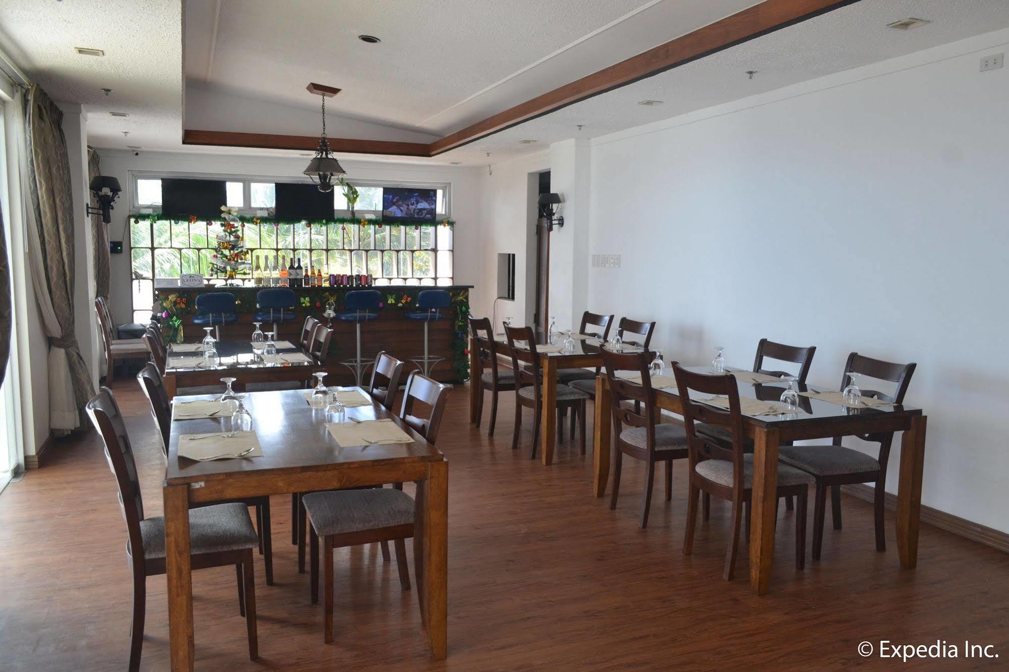 Vista Real Hotel Тагайтай Экстерьер фото