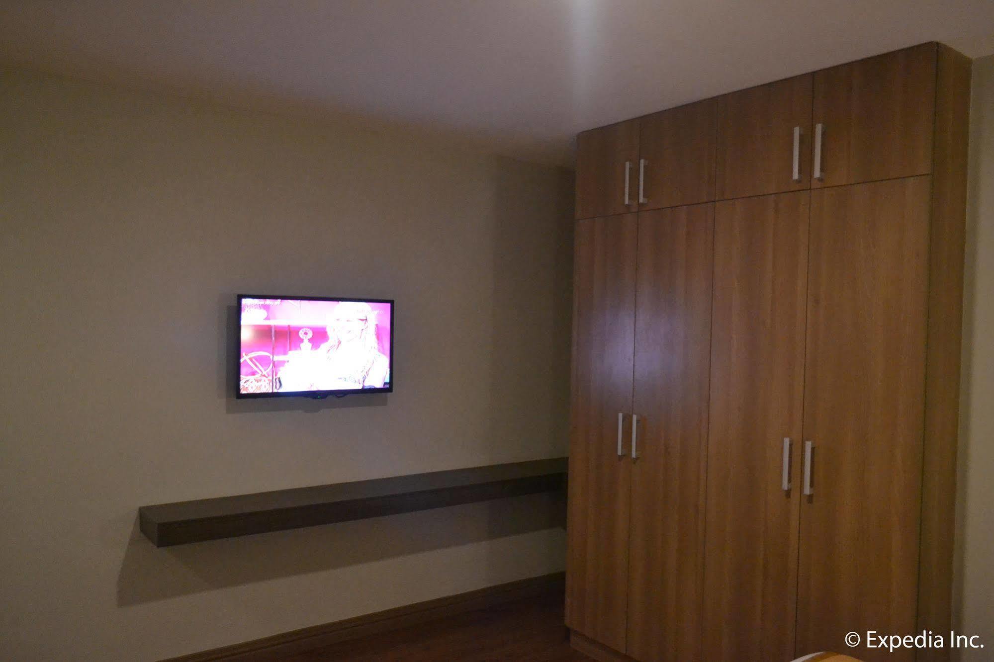Vista Real Hotel Тагайтай Экстерьер фото