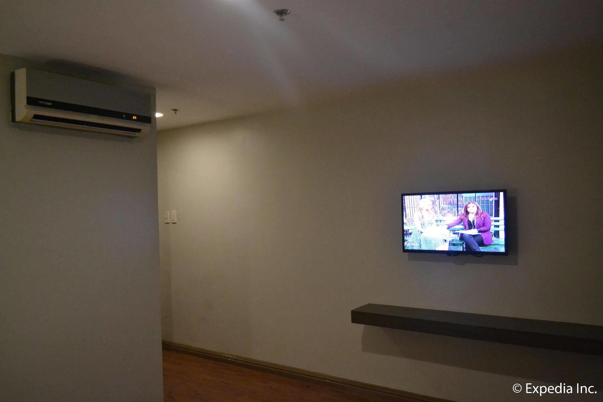 Vista Real Hotel Тагайтай Экстерьер фото