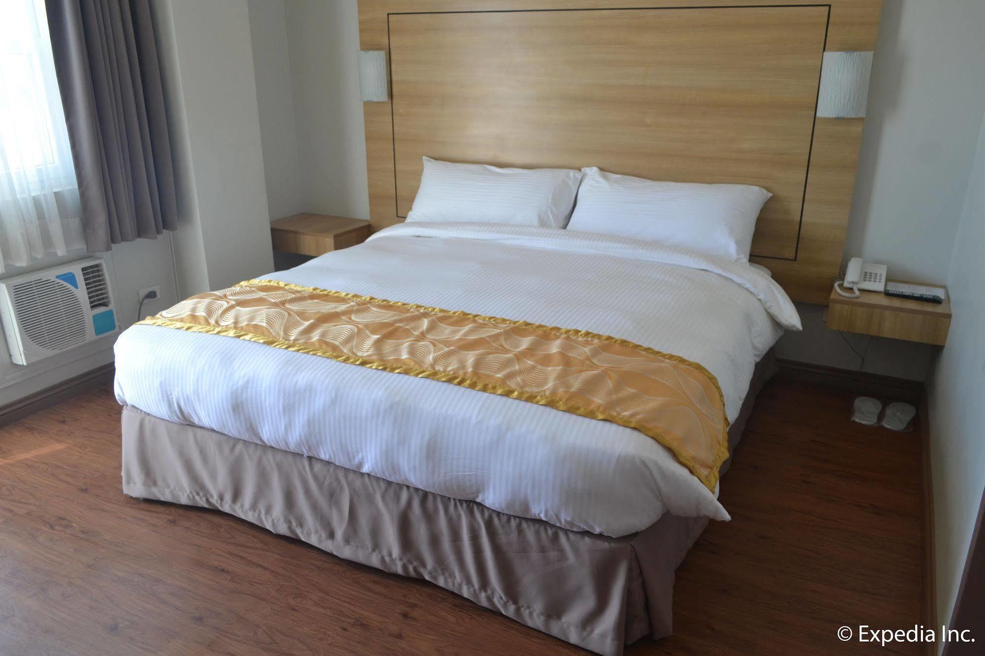 Vista Real Hotel Тагайтай Экстерьер фото