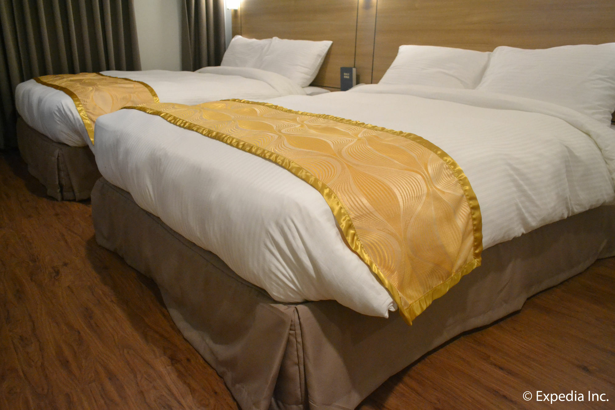 Vista Real Hotel Тагайтай Экстерьер фото